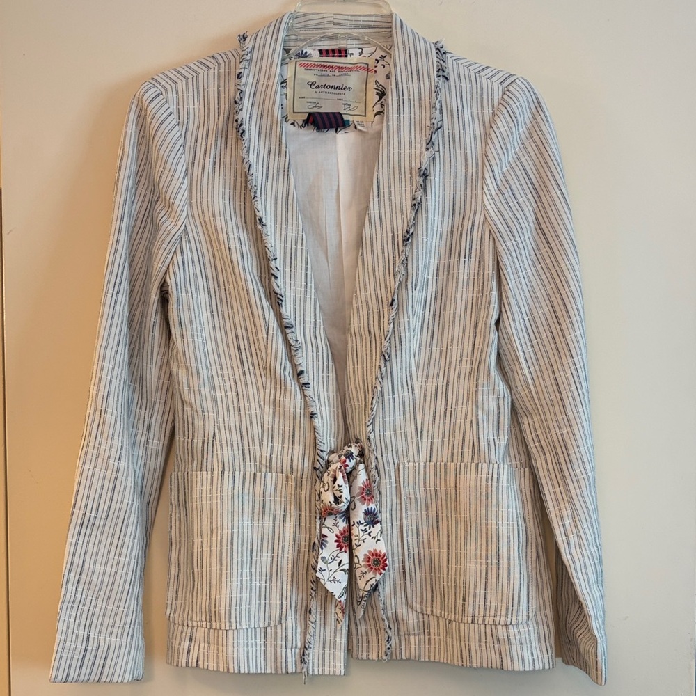 Cartonnier Cream and Blue Striped Open-Front Blazer with Floral Tie, size 4